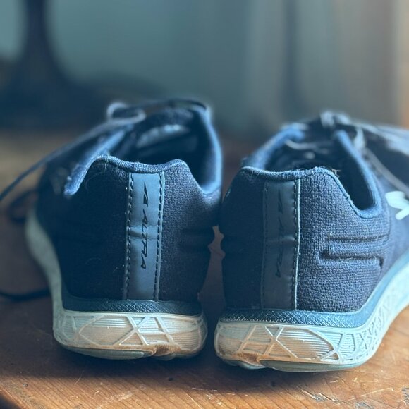 Altra Sneakers size 7/38 - Picture 3 of 4